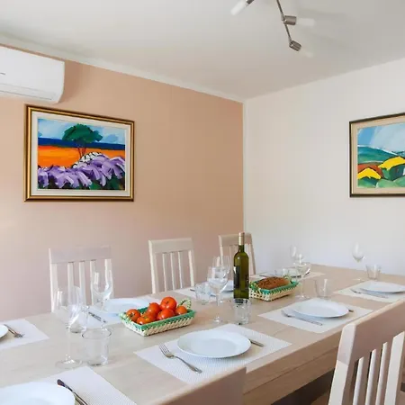 Holiday home Luxus Grey Soul Mit Pool In