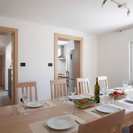 Luxus Grey Soul Mit Pool In Hébergement de vacances Medulin