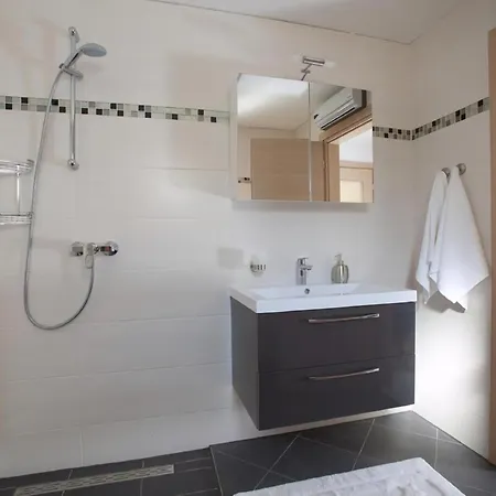 Hébergement de vacances Luxus Grey Soul Mit Pool In Medulin
